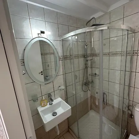 Dennis Apartment *